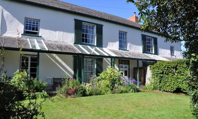 Winkleigh House | Sages - Regency country villa in heart of Dolton (house and garden flat)