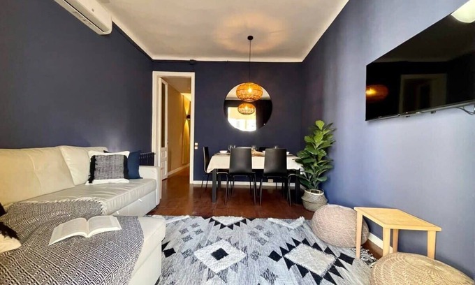 el Camp d'en Grassot i Gracia Nova Apartment | Sagrada Familia 4BD for Families