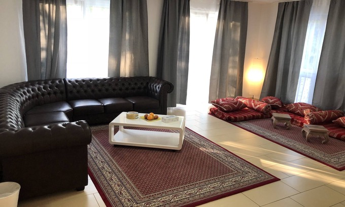 Obermenzing Apartment | Sahara Falcon