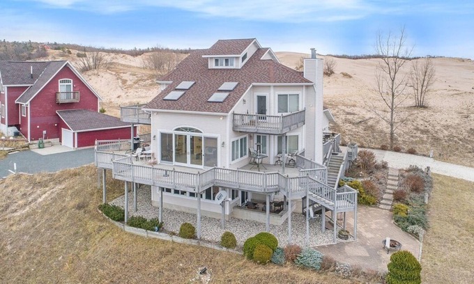 Mears House | Sahara Oasis Retreat