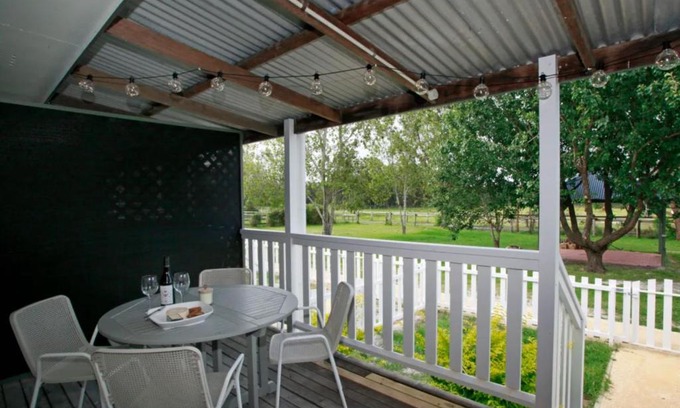 Anna Bay House | Sahara Trails Cabin 3 WiFi Air Conditioning Horse Riding and much more