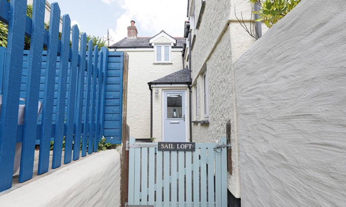 St. Mawes Cottage | Sail Loft - a real gem of a property set in the heart of St Mawes but in a quiet position!