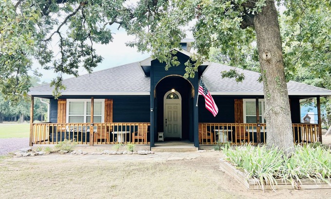 Kingston House | Sailor House - 3bed 2 bath, Sleeps 14, Kayaks included