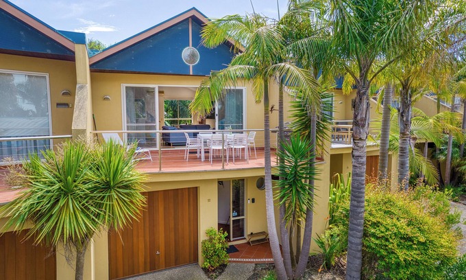 Inverloch House | Sails 12 Inverloch - Delightful Seaside Retreat