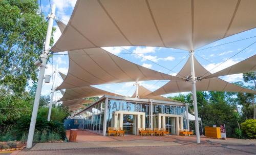 Yulara Hotel | Sails in the Desert