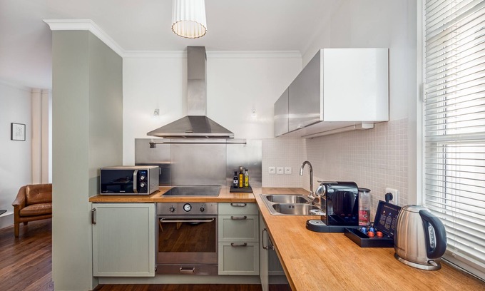Saint-Thomas-d'Aquin Apartment | Saint-Germain Chic One Bedroom