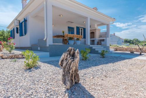 Dragove House | Sakarun - Ena