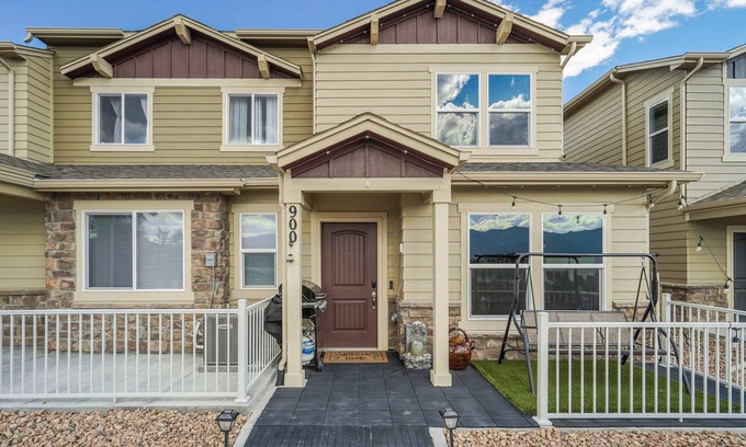 Southeast Colorado Springs Apartment | Sakura Springs | Garden of the Gods | Dog Friendly