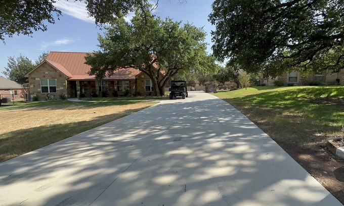 Salado House | Salado home/great neighborhood!