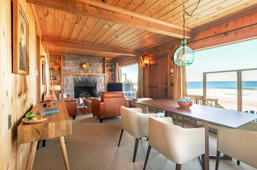Roads End House | Salal Bluff