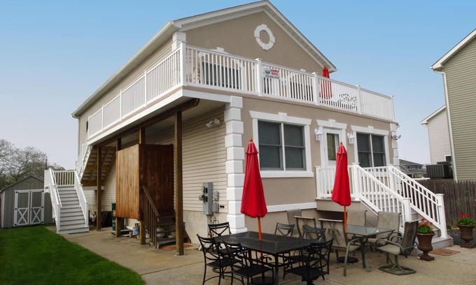 Point Pleasant Beach House | SALE WEEK! 2nd Fl Unit/Duplex-Spacious. Close to the beach, 6 beach tags Parking