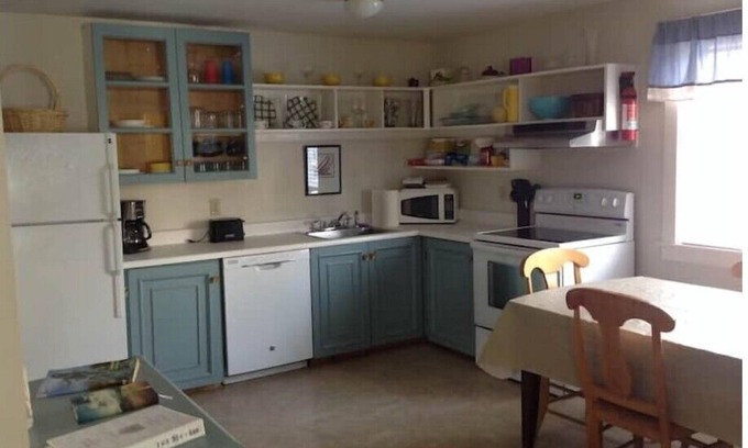 Beverly Apartment | Salem/Beverly holiday and winter stays! Prefect for the family.n