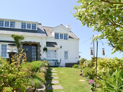 Cylch-Y-Garn House | Salem Fach - Hw7587