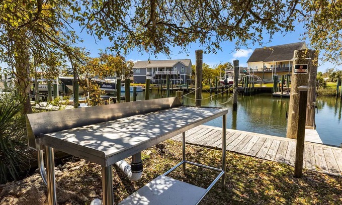 Morehead City Cottage | Salem Harbor Cottage with Boatslip