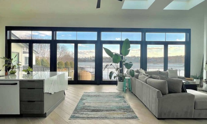 Salem House | Salem Waterfront Couples Retreat - 1 mi Downtown!