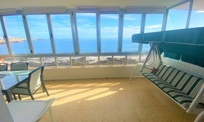 Telde Apartment | Salinetas, first line of the sea and beach for 4 people