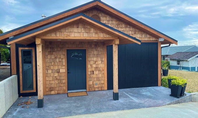 Powell River House | Salish Haven - New Carriage House