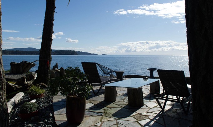 Sooke House | Salish Sunrise Cottage