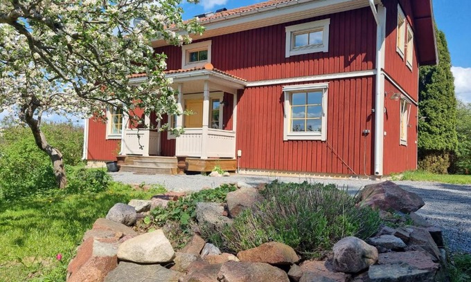 Uppsala Villa | Sällinge House - Cozy Villa with Fireplace and Garden close to Uppsala
