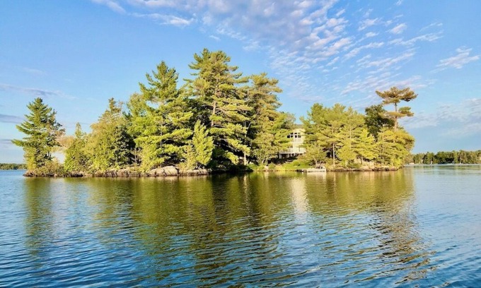 Crowes Landing Cottage | Salmon Island on Stoney Lake