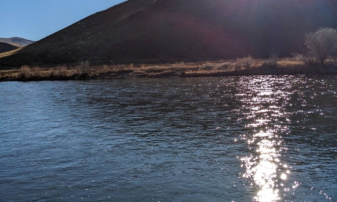 Salmon House | Salmon Riverfront HomenClose to Salmon and Challis. Fishing from back yard.