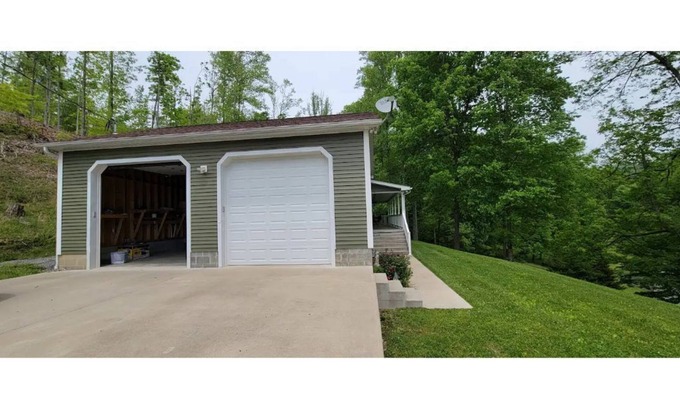 Summersville House | Salmon Run Boaters Bungelow