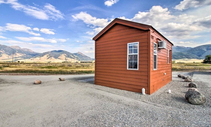 Pray Cabin | Salmonfly Cabin