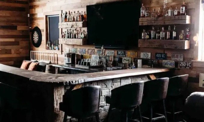 Houston Apartment | SALOON in The Graystone Ranch in the Woods