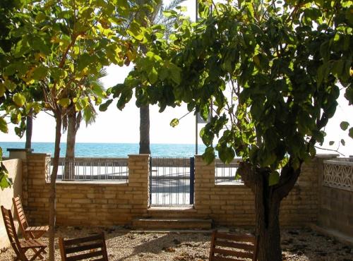 Salou City Centre Apartment | Salou 1 · House -garden in front of the beach - Ferrari Land
