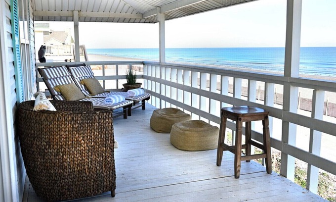 Bermuda Beach House | Salt Air Cottage: Beachfront Charming & Luxe home!