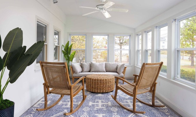 Newbury House | Salt and Cedar | Steps to Beach | Deck | A/C