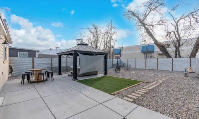 South Salt Lake House | Salt Lake Sanctuary -Hot Tub- Firepit- Gated Parking+ One Car Garage