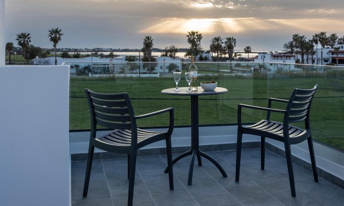 Tingaki Apartment | Salt lake view houses