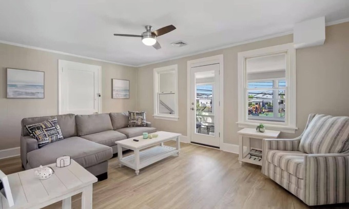Margate City Condo | Salt Life Retreat Unit B- 2BR/1BA,Heart of Margate