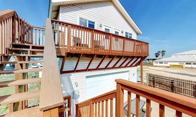 Corpus Christi House | Salt on the Rim North Padre Island Balli Park 2 BDRM Large Yard Pet Friendly