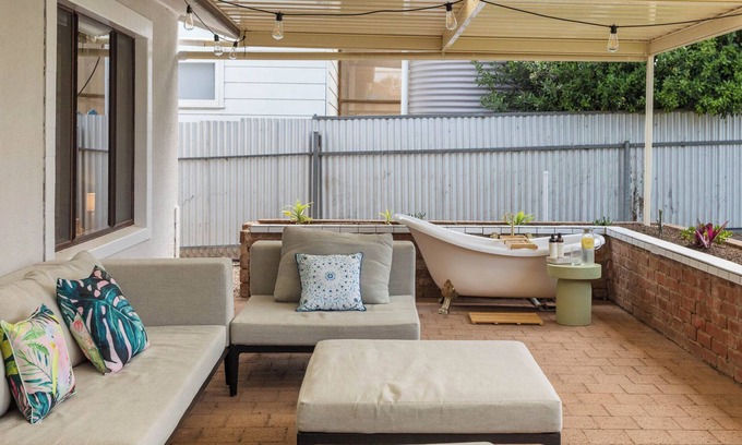 Carrickalinga House | Salt & Sage - Walk to beach/Trampoline/Nintendo Wii/Ping Pong/Basketball