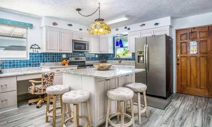 Coury House | Salt & Seaglass - With XL Porch, Waterfront, Dock, Pool Club. August now Open!