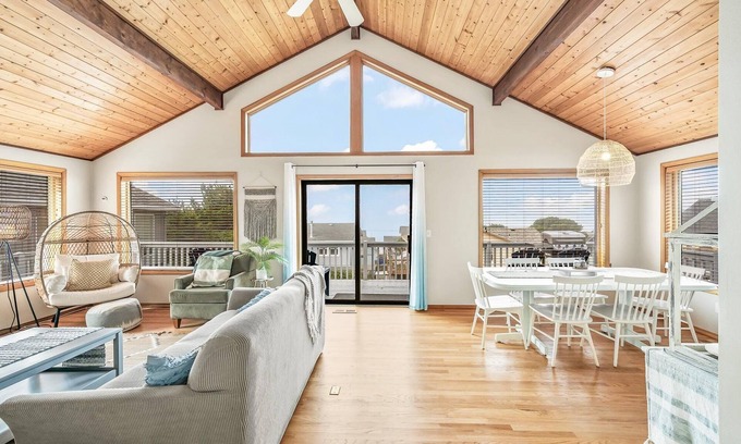 Roads End House | Salt & Serenity - Walk to the Beach