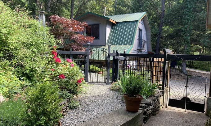 Salt Spring Island Bed & Breakfast | Salt Spring Carriage House B&B