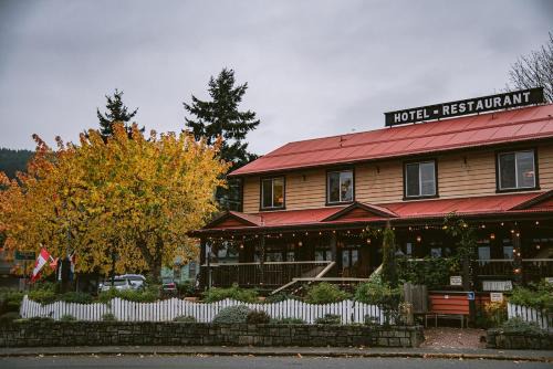 Ganges Hotel | Salt Spring Inn
