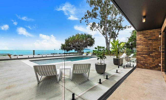 Traviston Apartment | Salt & Stone Villa on the beach - Villa 2 of 4