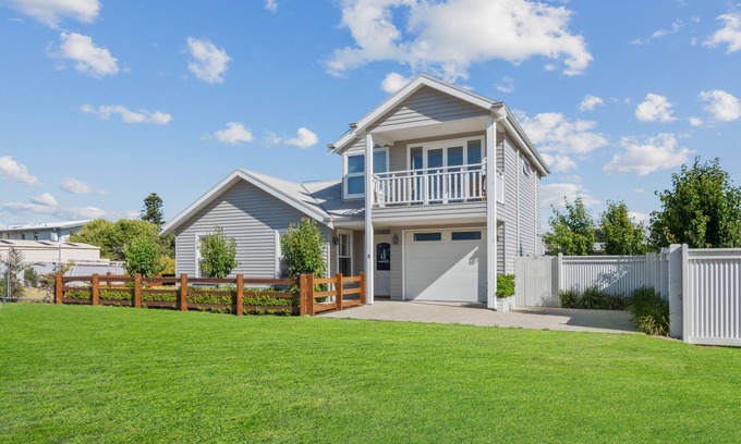 Portland House | SALTAIR Beach House Right in Town