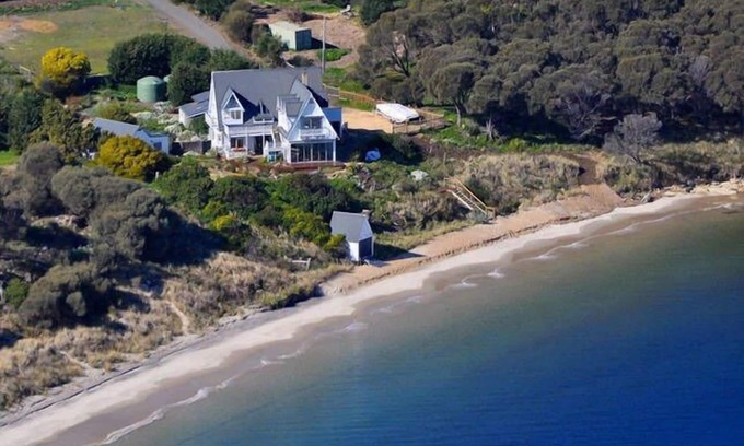 Opossum Bay House | SALTCOTES BEACH HOUSE TASMANIA