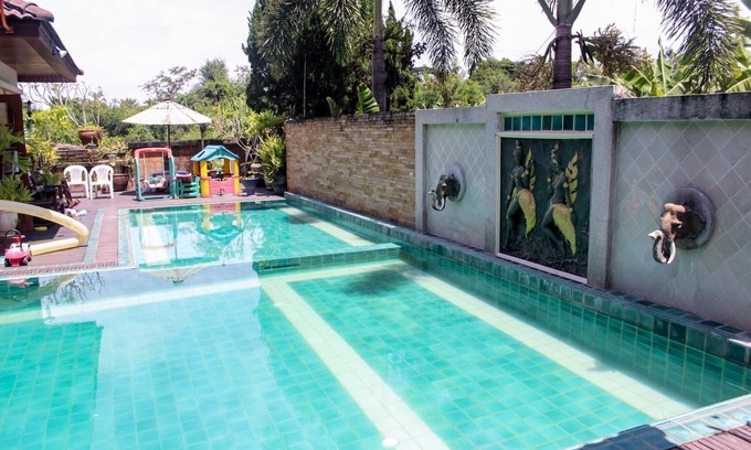 Doi Saket House | Salted pool luxury country villa near Bosang & Hot Springs with airport services