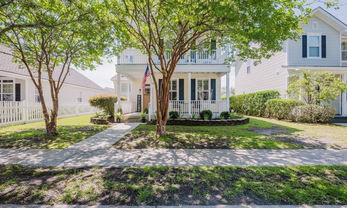 Bluffton House | Saltee Cove Coastal Getaway. 3 Bedroom/2.5 Bath Lowcountry Cottage