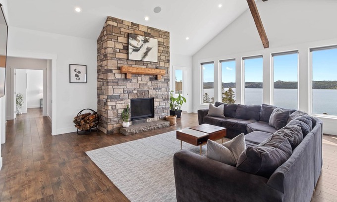 Holyrood House | Saltwater Manor Oceanview Villa Holyrood