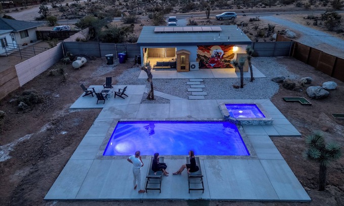 Yucca Valley House | Saltwater Pool/Sauna/Mini Golf/JT Nat Park/Firepit