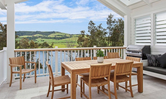 Werri Beach House | Saltwater - walk to the beach