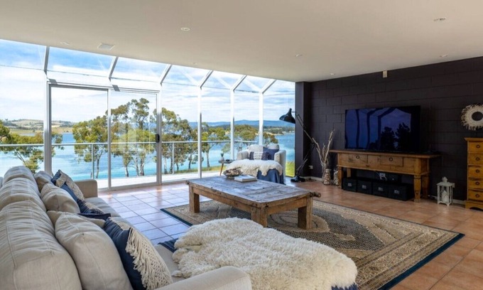 Little Swanport Apartment | Saltworks 68 - Freycinet Holiday Houses