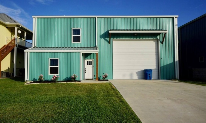 Port O Connor House | SALTY CURADO Near Fishing Center in POC